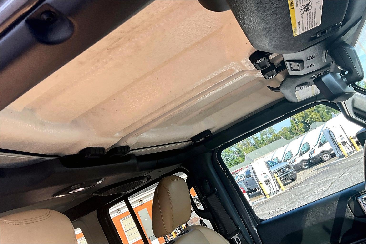 Used 2018 Jeep Wrangler Unlimited Sahara AWD/4WD image 19