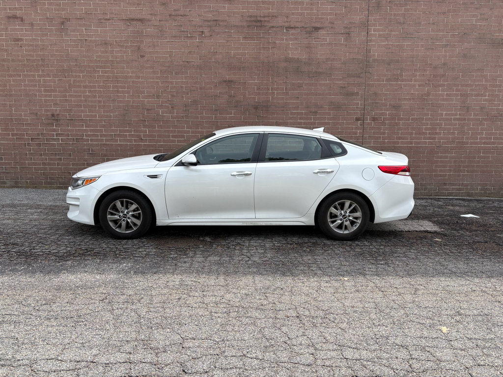 Used 2016 Kia Optima LX image 2