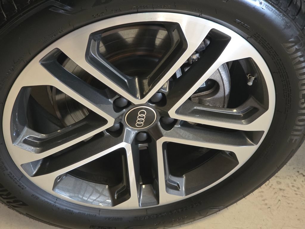 Certified 2025 Audi Q5 Premium w/ Convenience Package AWD/4WD image 18