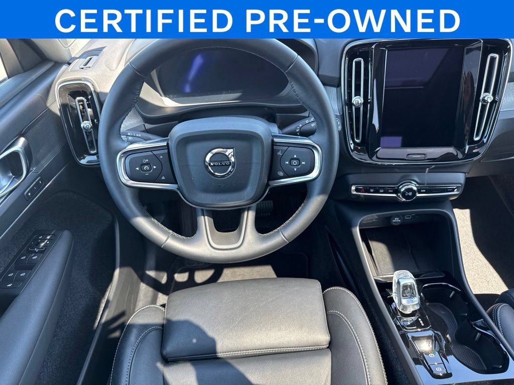 Certified 2025 Volvo XC40 B5 Plus AWD/4WD image 22