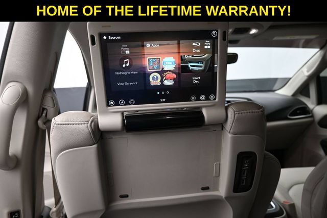 Used 2018 Chrysler Pacifica Touring-L Plus FWD image 41