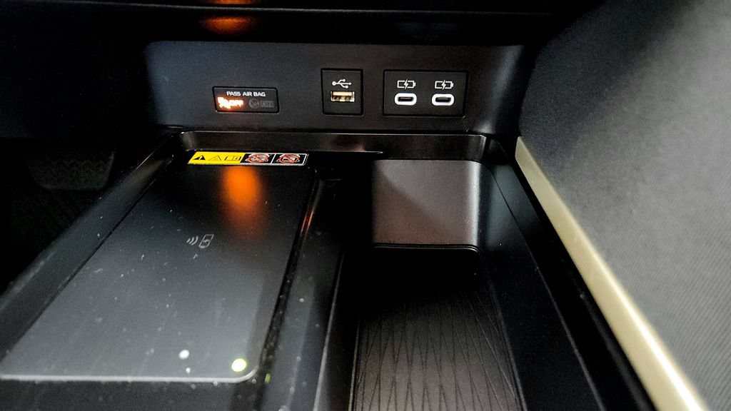 Used 2025 Toyota Camry LE FWD image 34