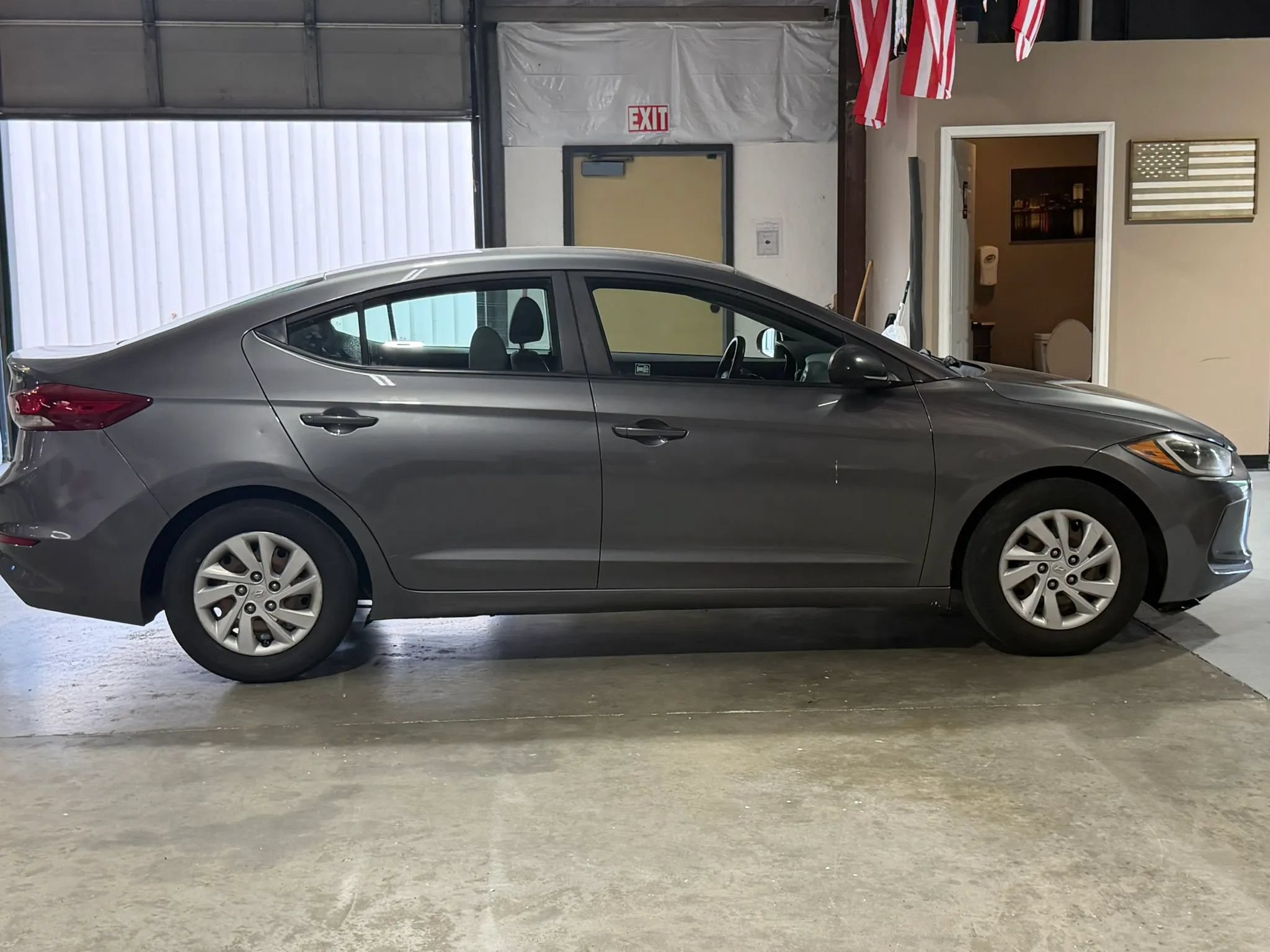 Used 2018 Hyundai Elantra SE FWD image 8