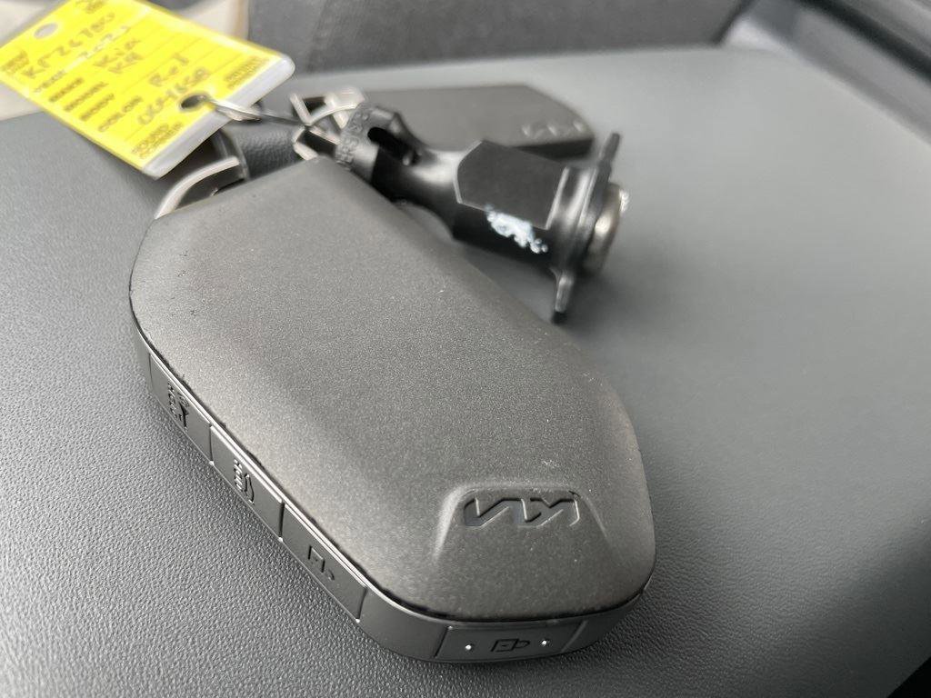 Used 2025 Kia K4 EX image 33