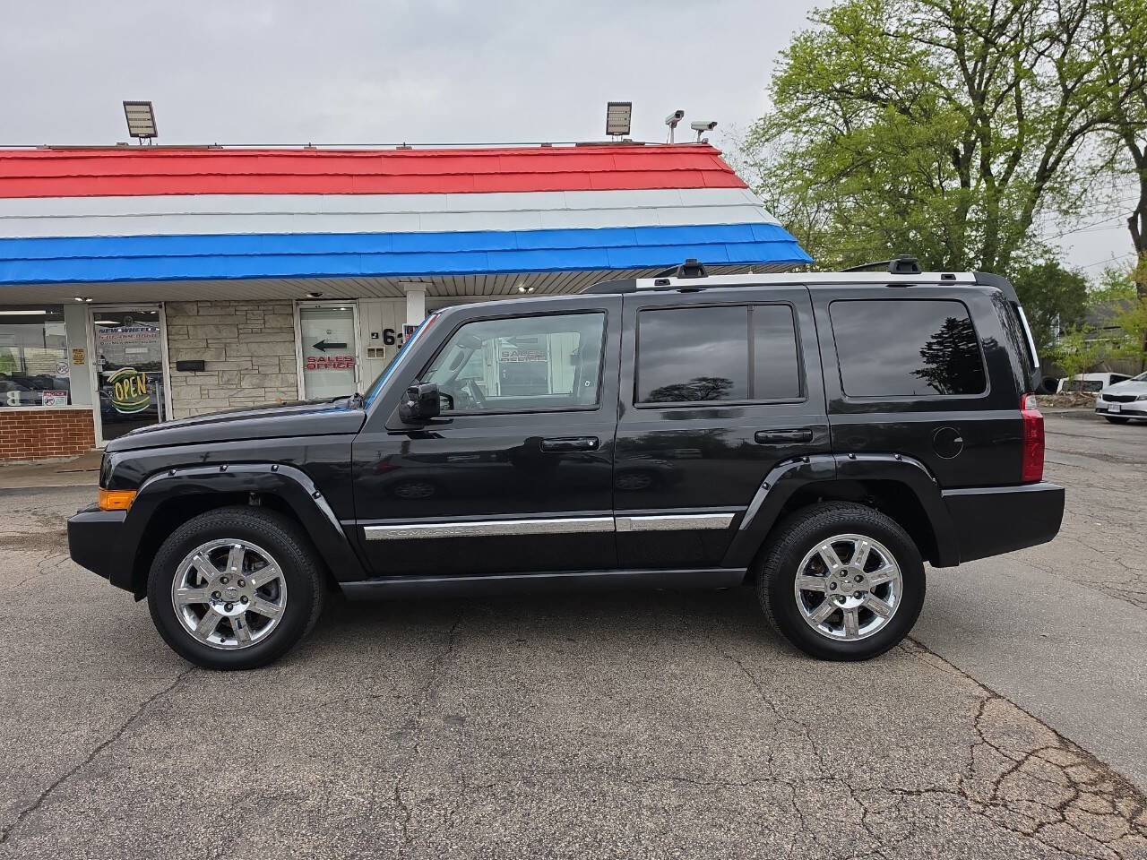 Used 2010 Jeep Commander Limited AWD/4WD image 3