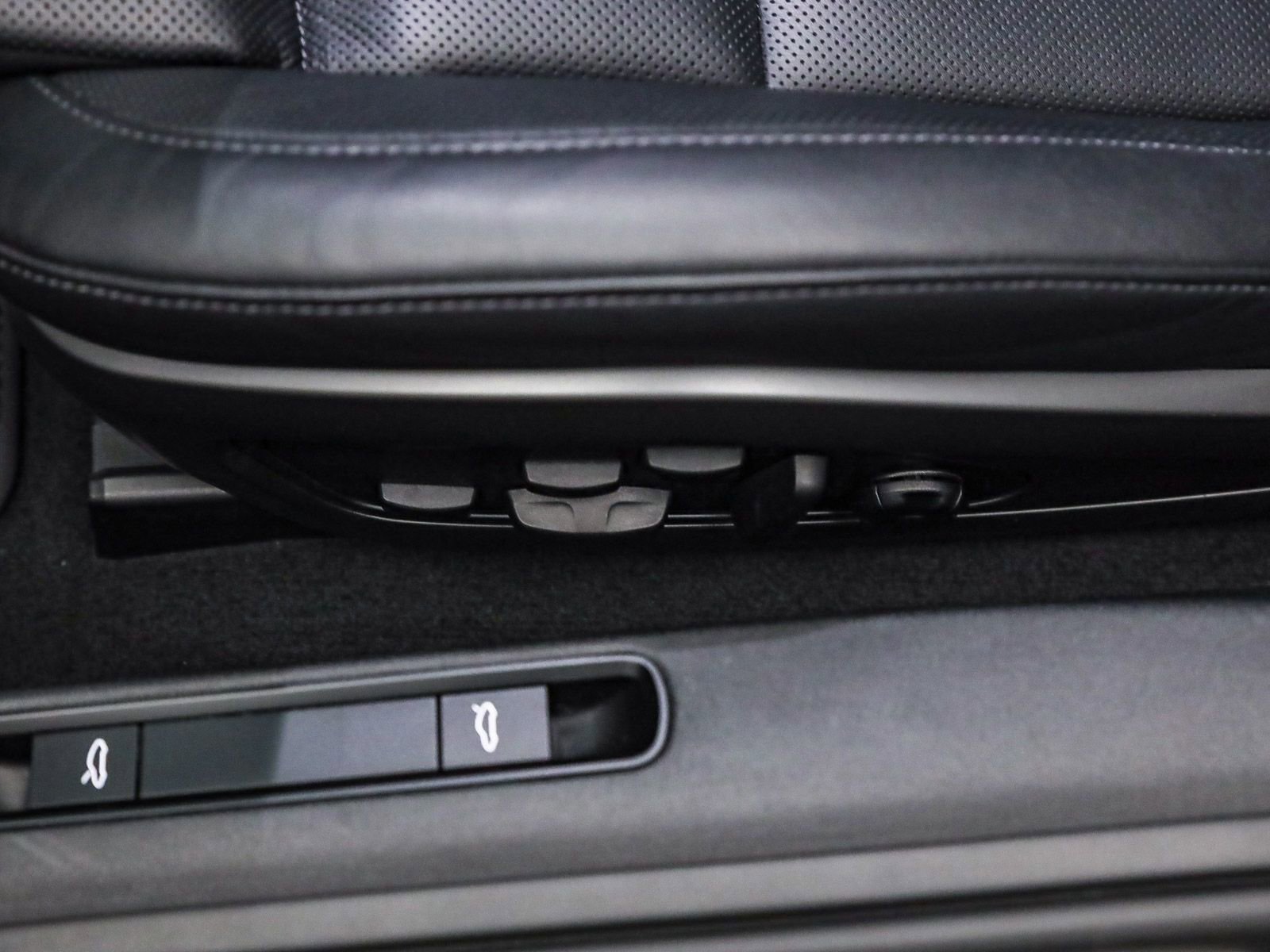 Used 2025 Porsche 911 Carrera image 18