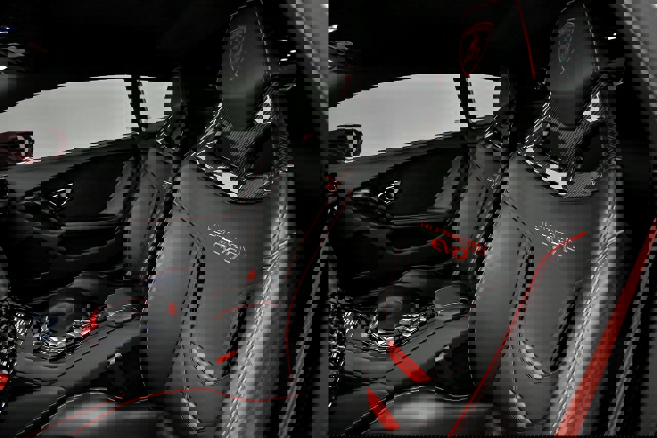 Used 2021 Lamborghini Huracan EVO image 26