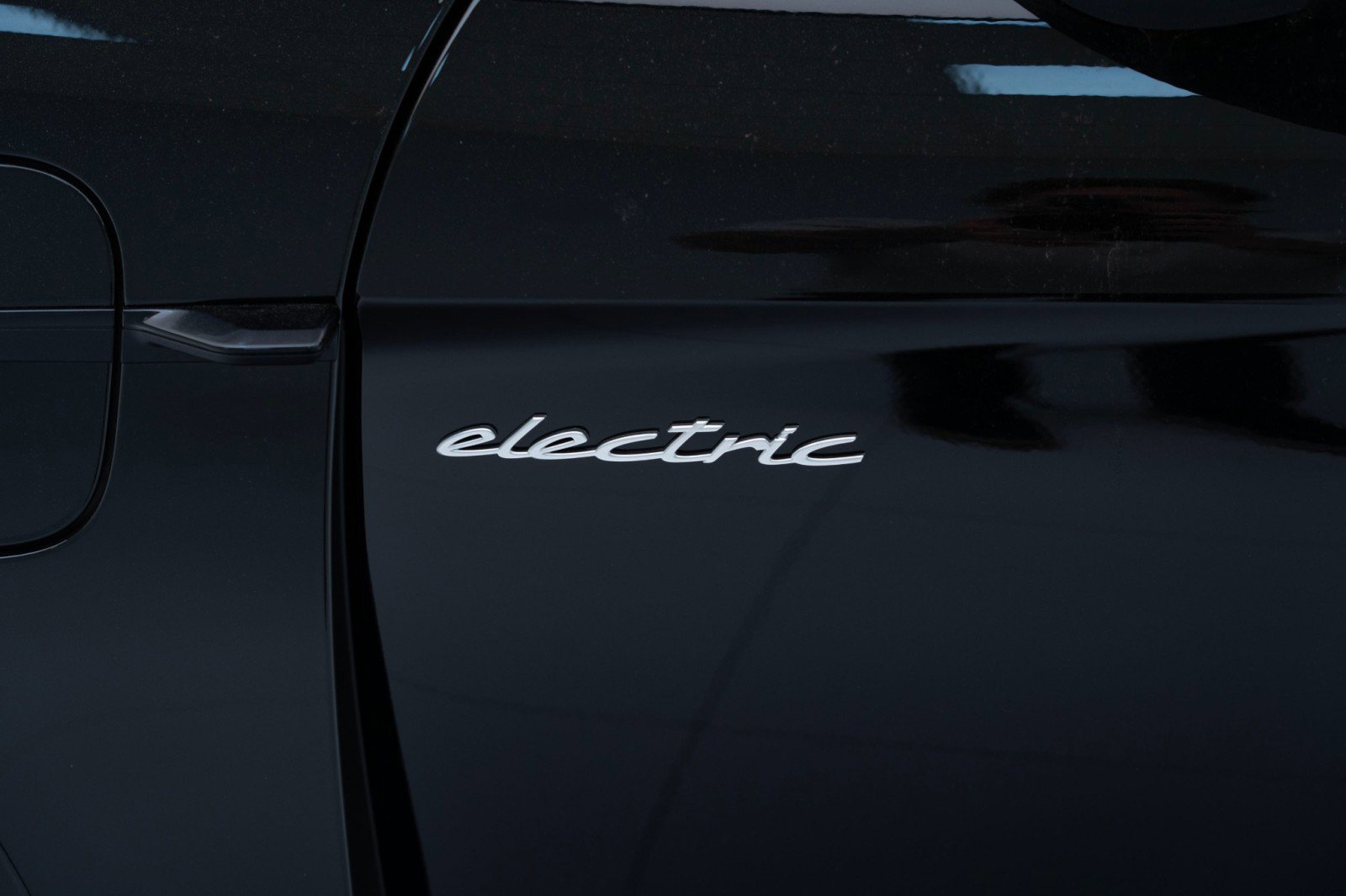 New 2025 Porsche Taycan 4S image 13