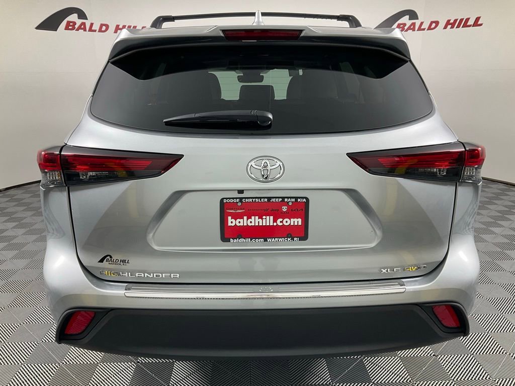 Used 2024 Toyota Highlander XLE image 5