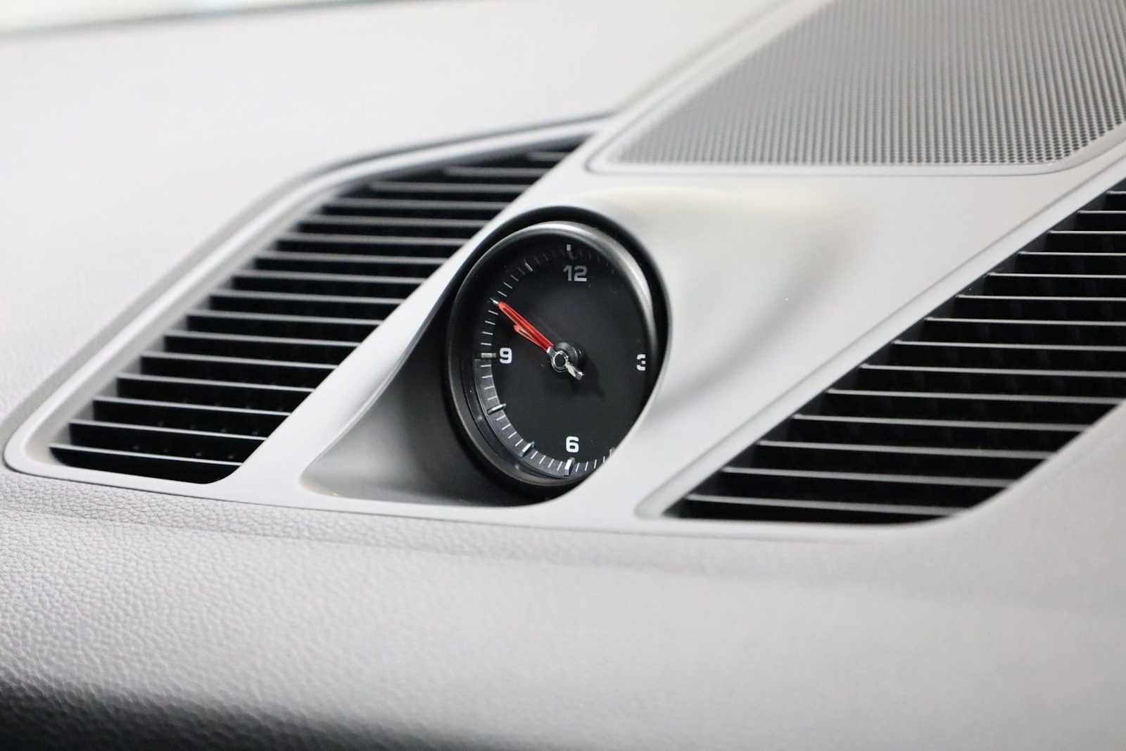 Used 2022 Porsche Cayenne image 23