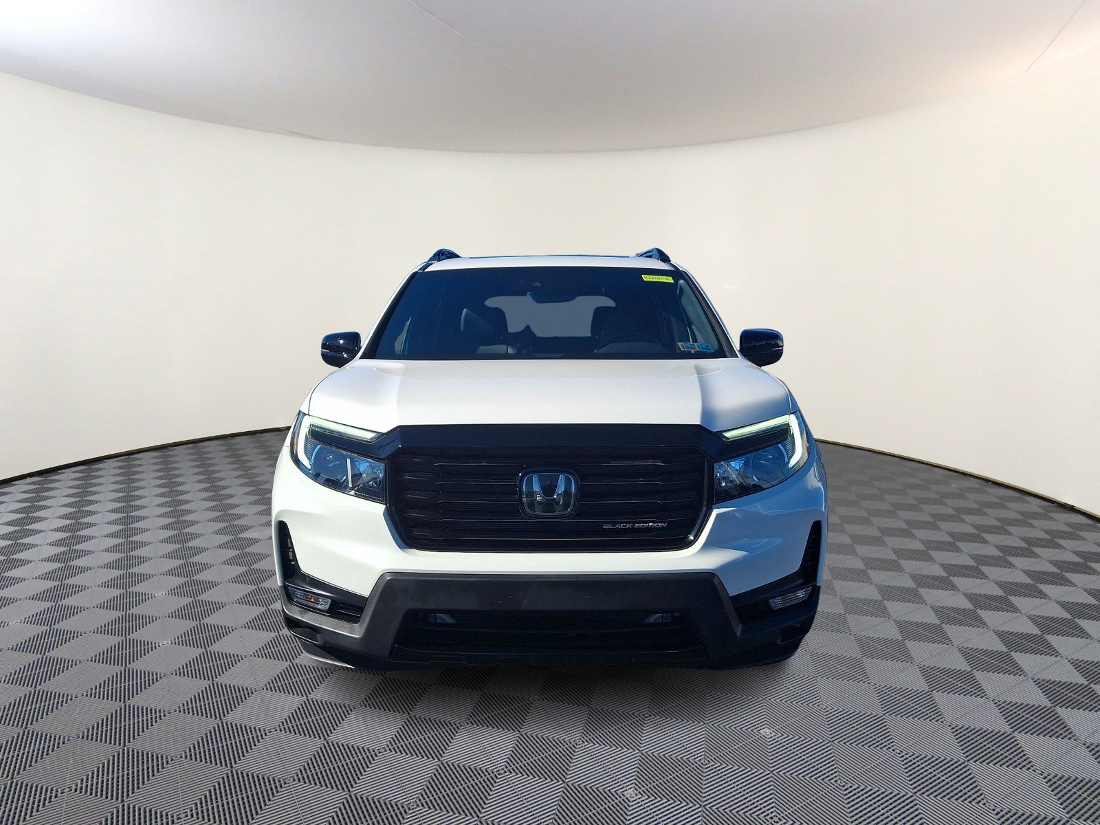 Used 2024 Honda Passport Black Edition image 2