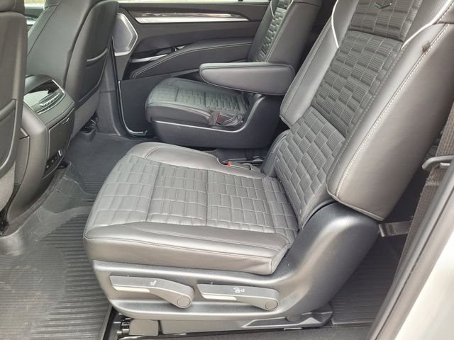 Used 2025 Cadillac Escalade ESV V AWD/4WD image 26