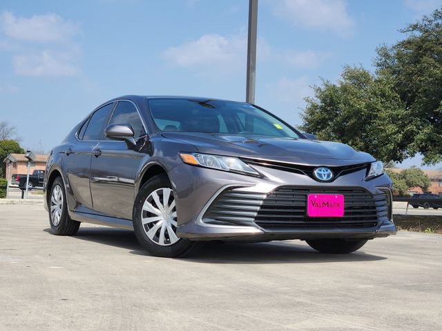 Used 2024 Toyota Camry LE image 1