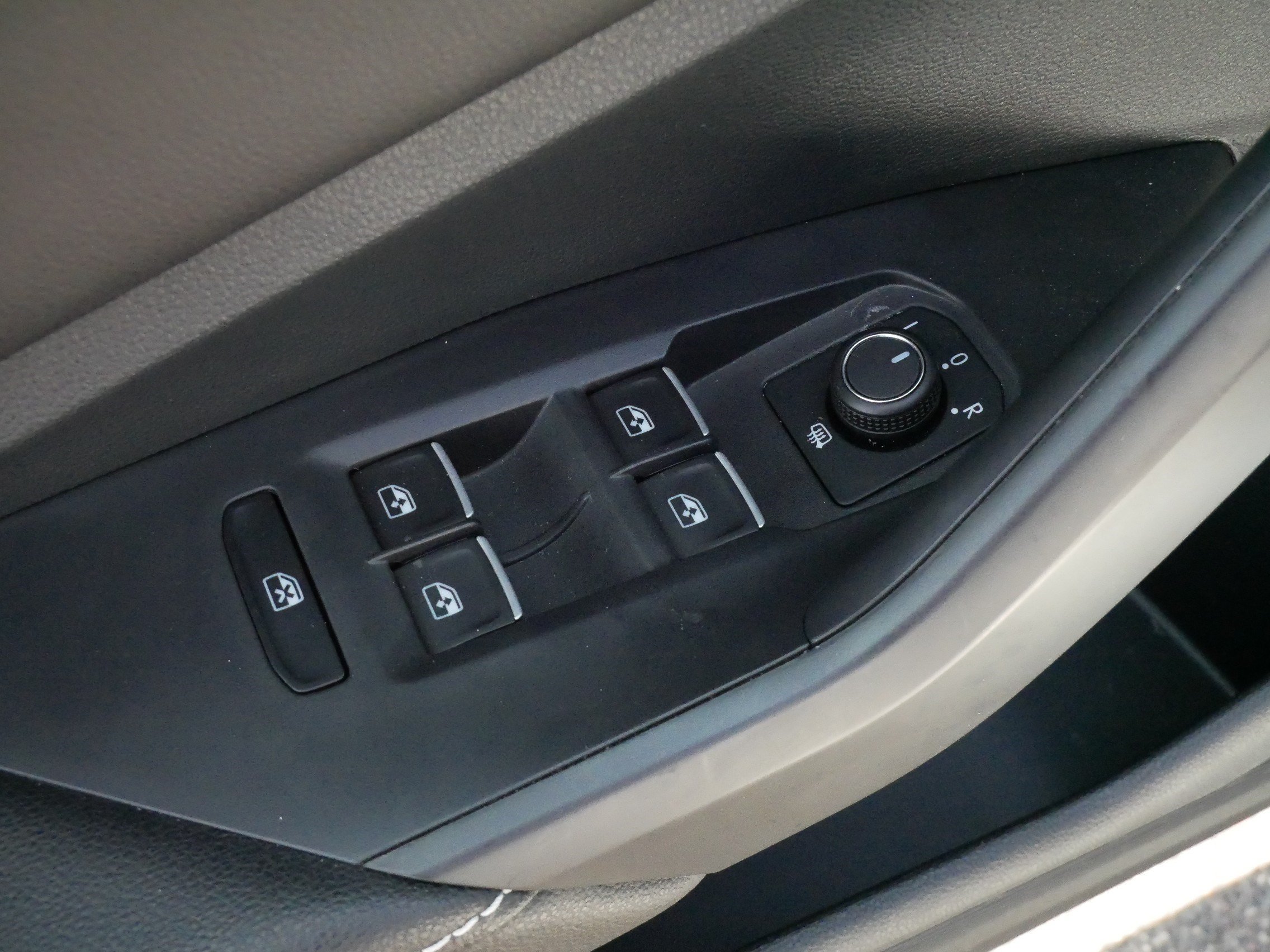Certified 2025 Volkswagen Jetta Sport FWD image 19