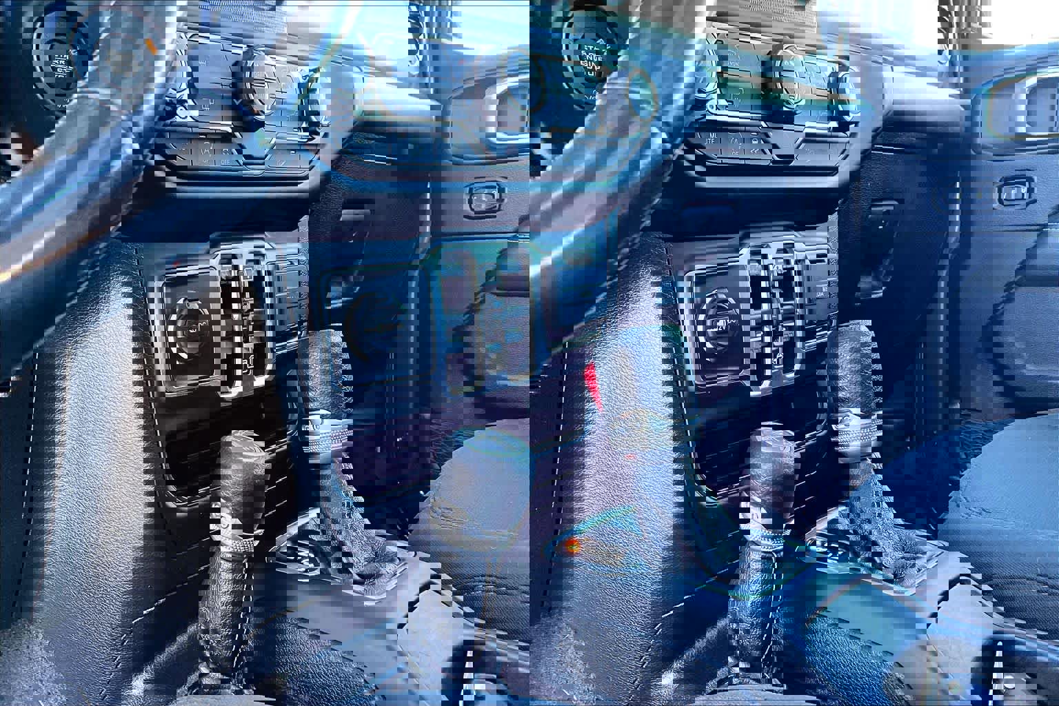 Used 2019 Jeep Wrangler Unlimited Sahara image 35