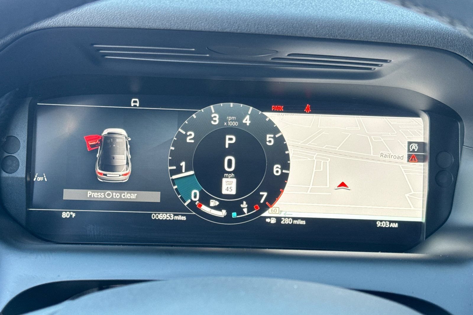 Certified 2025 Land Rover Discovery Sport Dynamic SE AWD/4WD image 30
