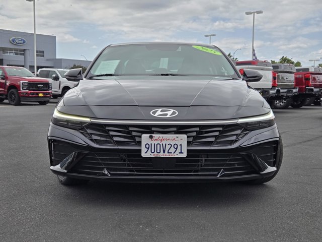 Used 2025 Hyundai Elantra Limited FWD image 2