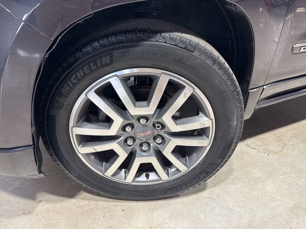 Used 2014 GMC Acadia Denali image 2