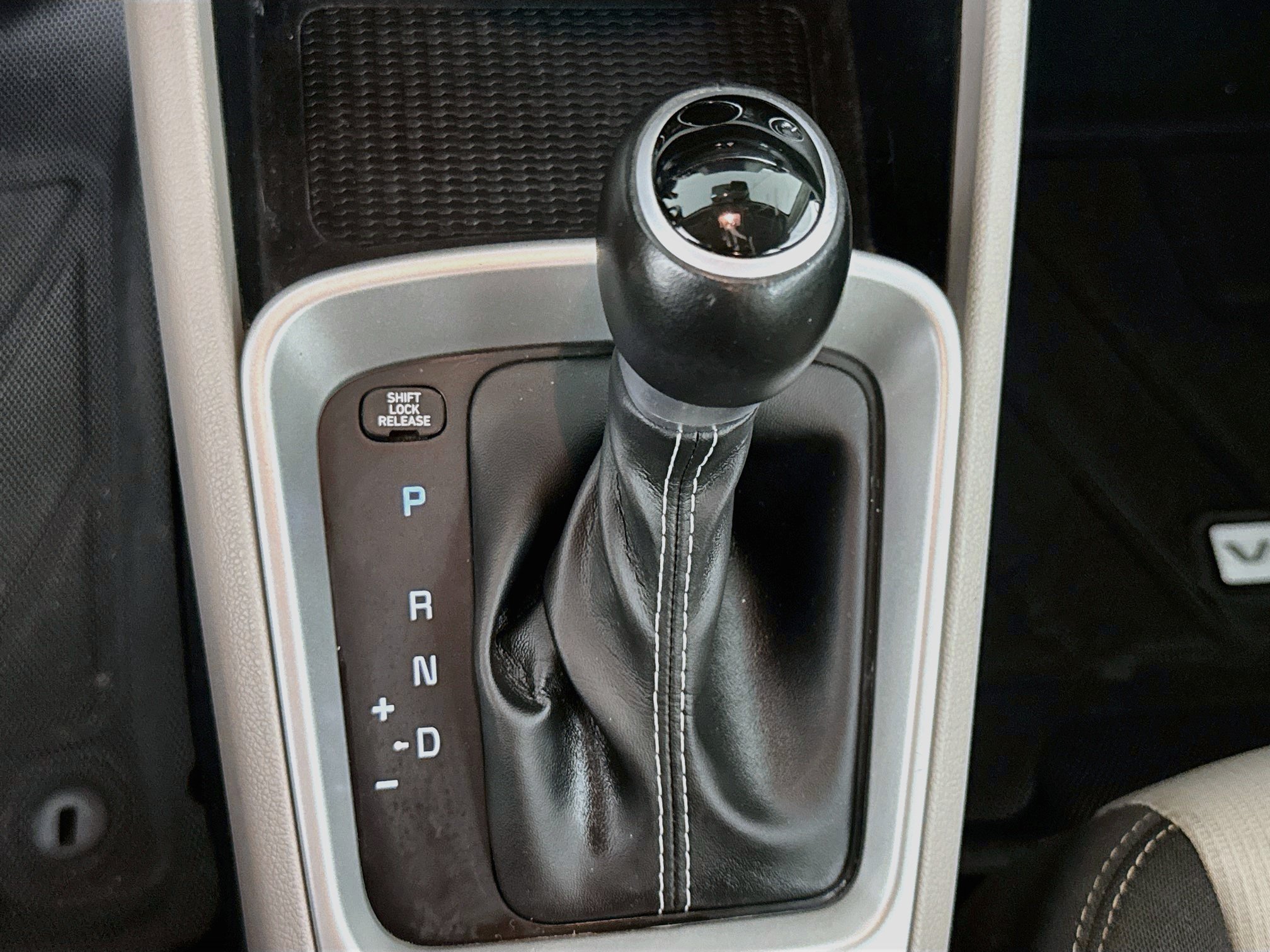 Used 2021 Hyundai Venue SEL FWD image 18