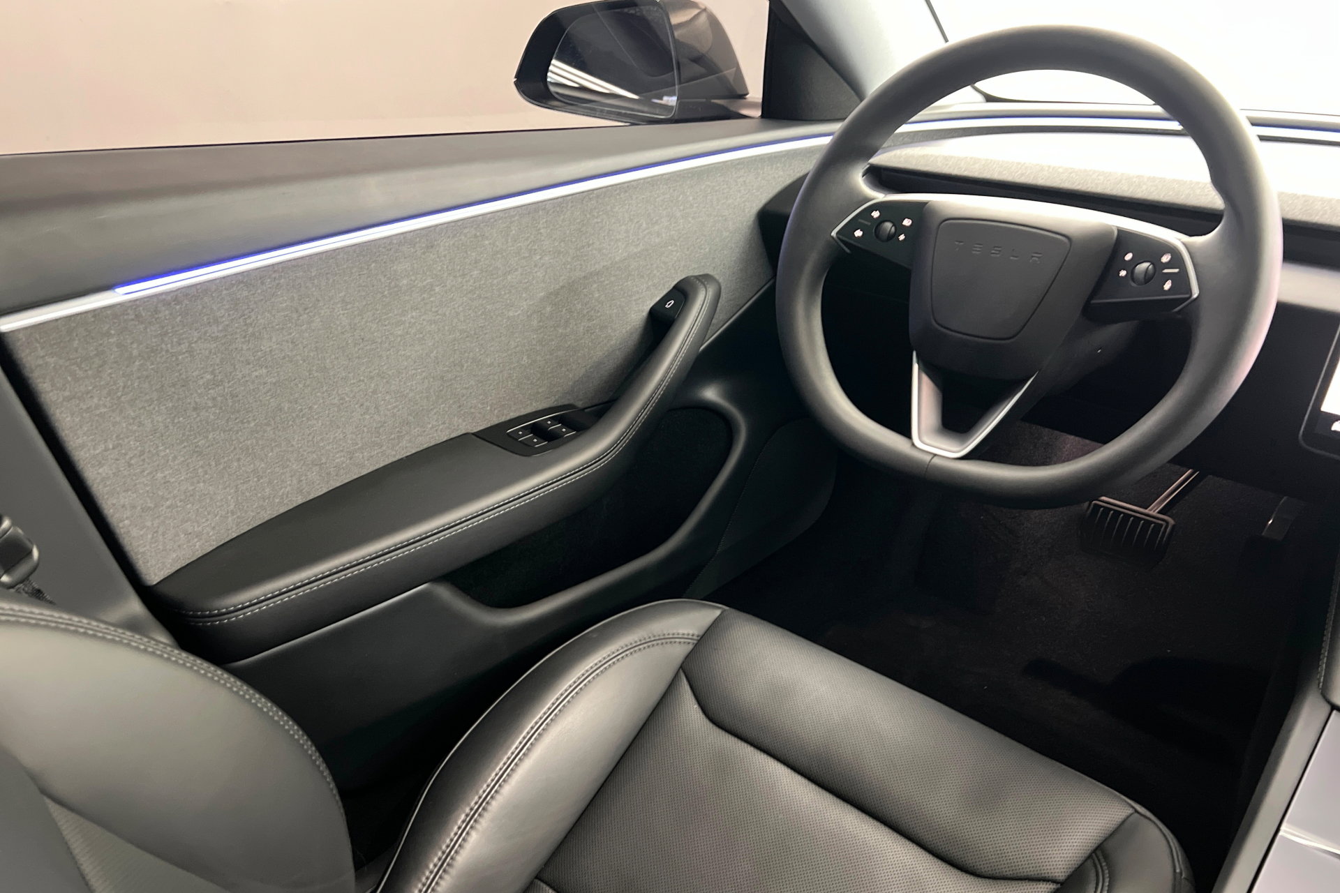 Used 2025 Tesla Model 3 image 12