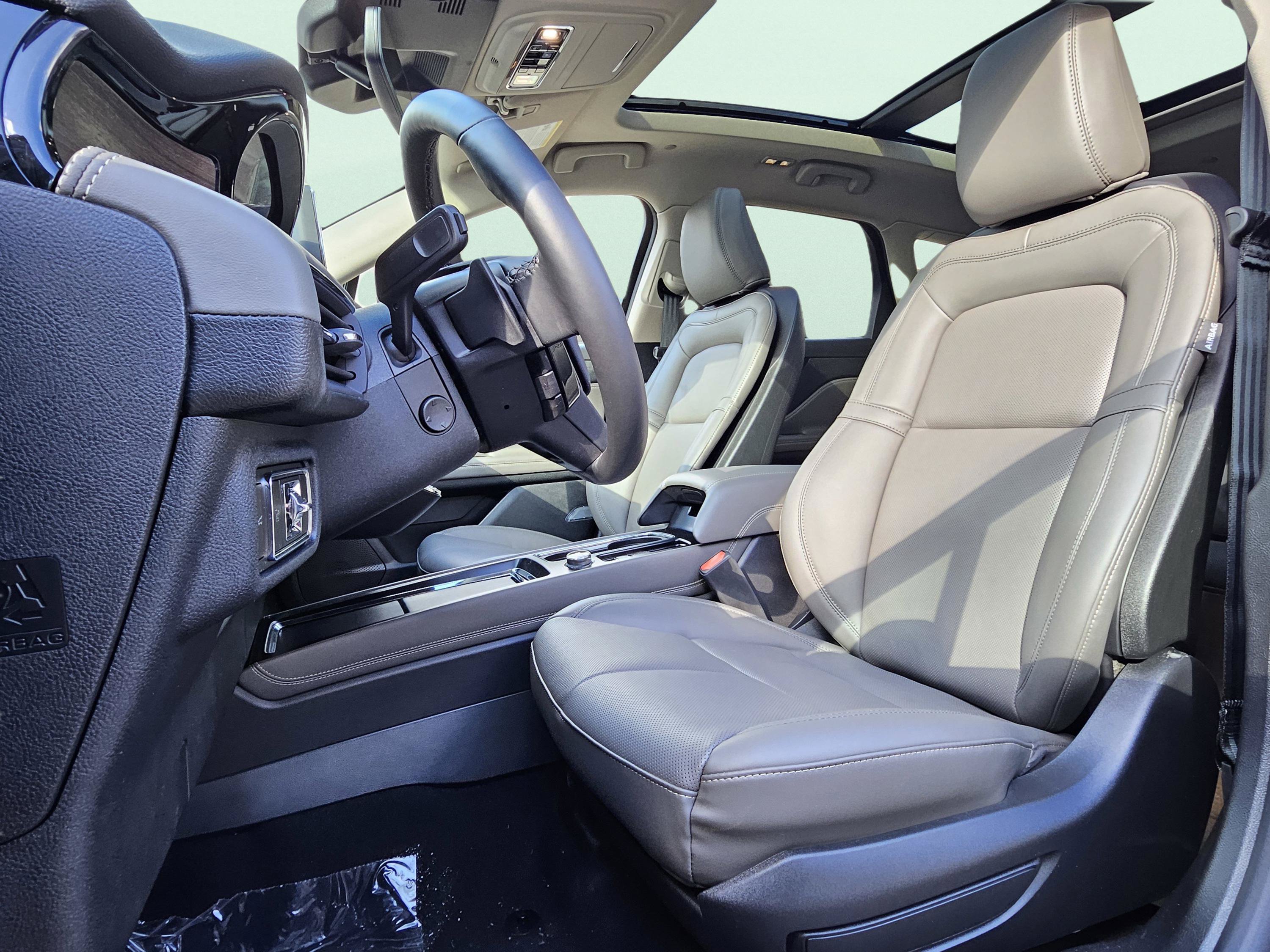 New 2026 Lincoln Corsair Reserve w/ Jet Appearance Package AWD/4WD image 12