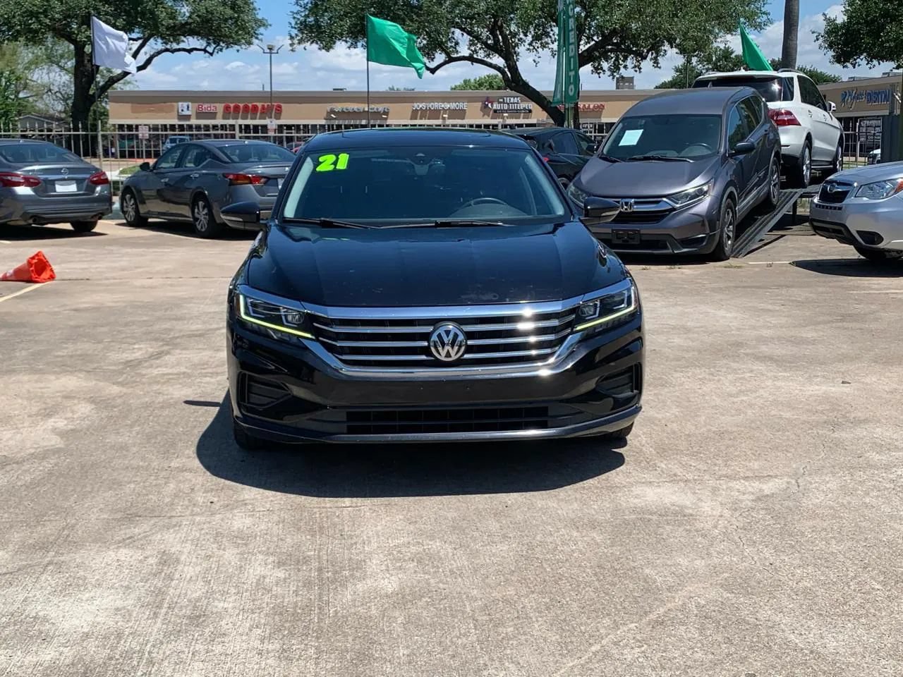Used 2021 Volkswagen Passat 2.0T SE FWD image 2
