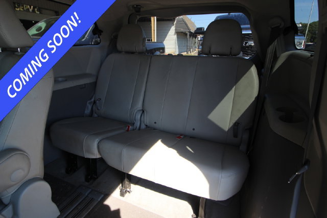 Used 2014 Toyota Sienna XLE FWD image 3