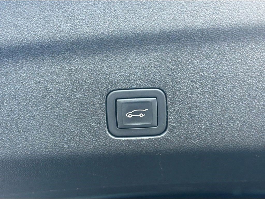 Certified 2023 Cadillac Escalade Sport w/ LPO, ONYX Package AWD/4WD image 18