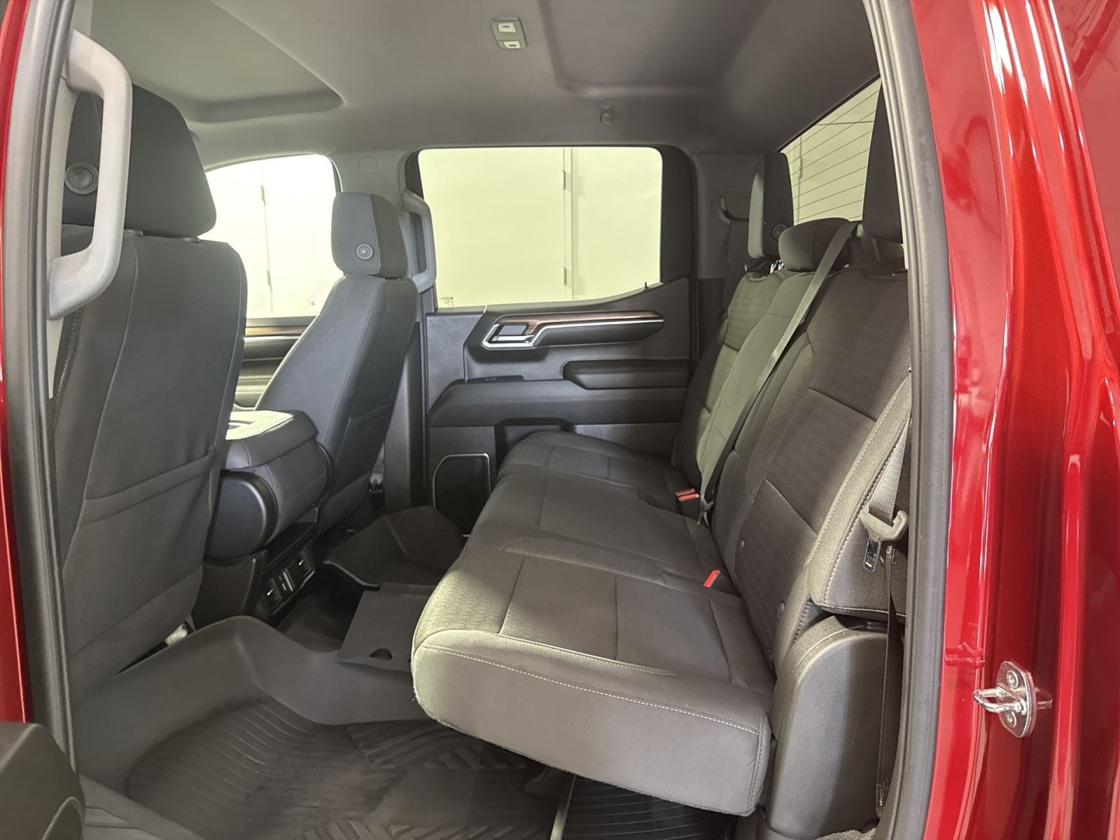 Used 2023 Chevrolet Silverado 1500 LT AWD/4WD image 25