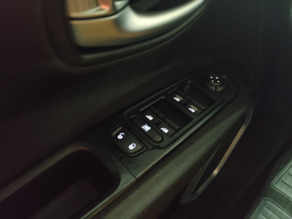 Used 2021 Jeep Renegade Latitude FWD image 27