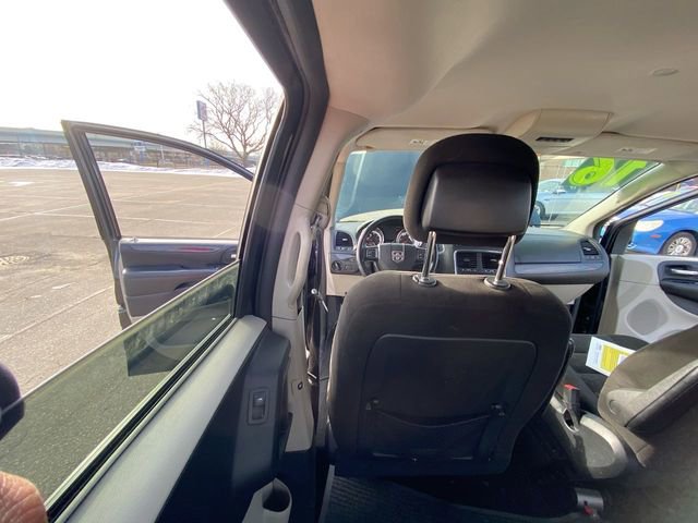 Used 2016 Dodge Grand Caravan SXT FWD image 36