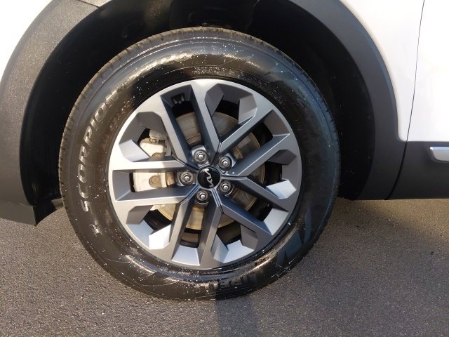 Used 2023 Kia Telluride LX image 9