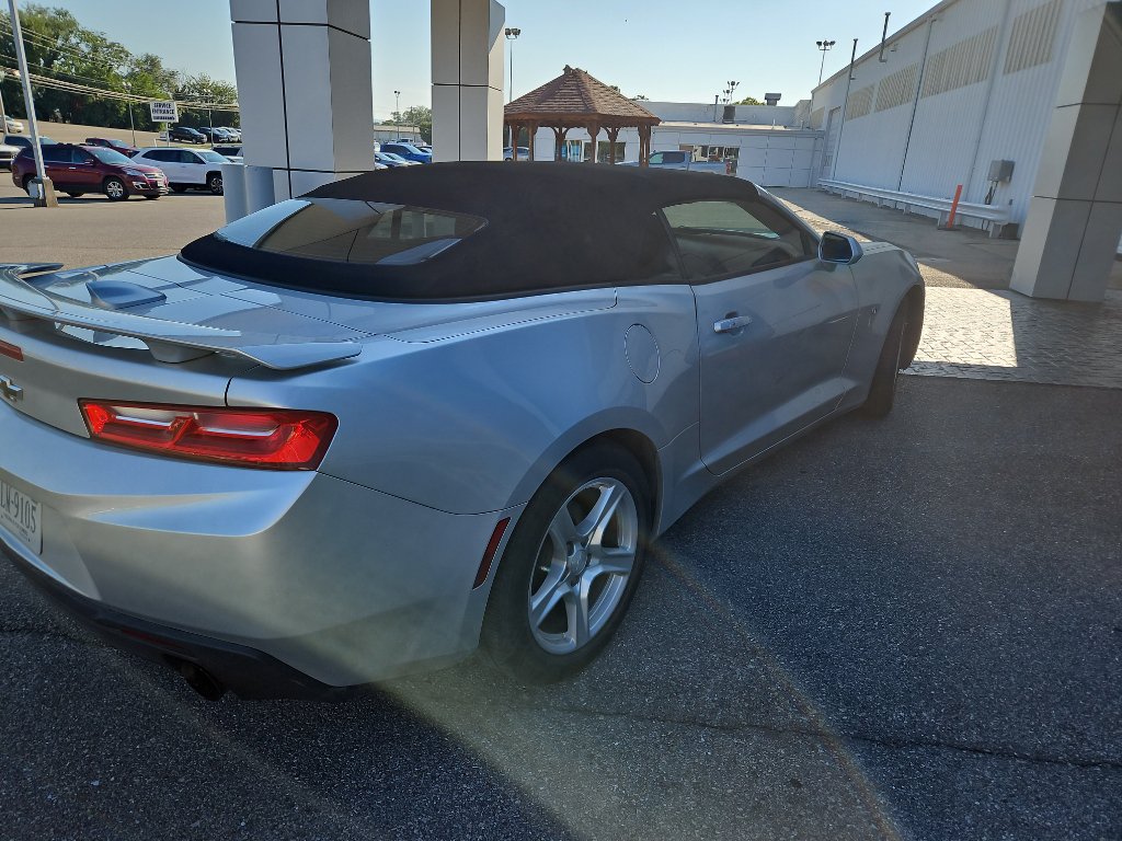 Used 2017 Chevrolet Camaro LT RWD image 5