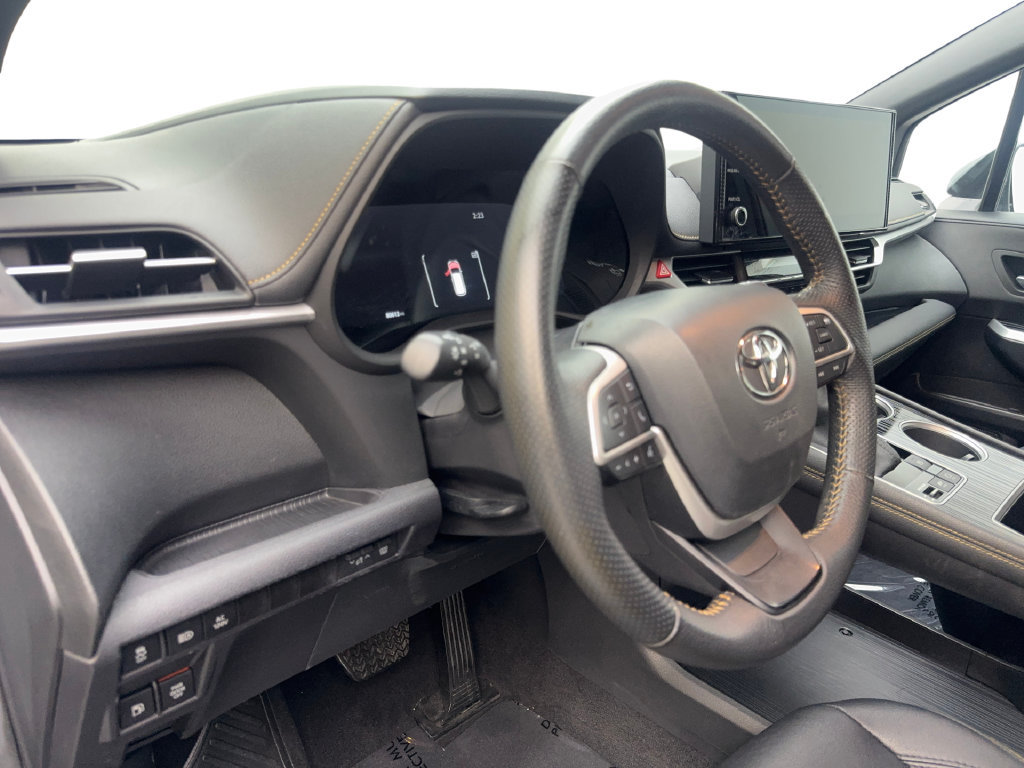 Used 2025 Toyota Sienna XLE Woodland Edition AWD/4WD image 53
