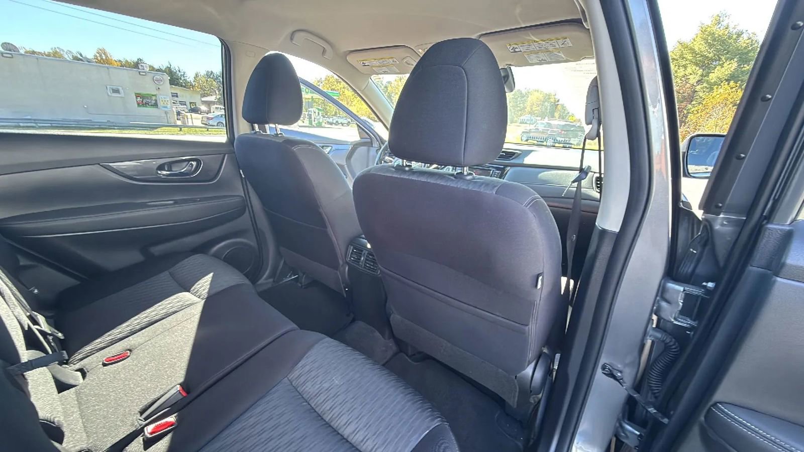 Used 2020 Nissan Rogue SV image 44