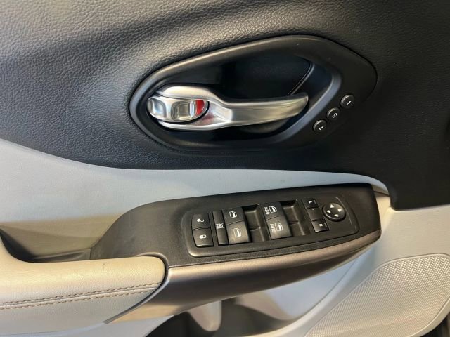 Used 2019 Jeep Cherokee Limited image 6