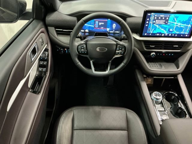 Used 2025 Ford Explorer Platinum RWD image 12