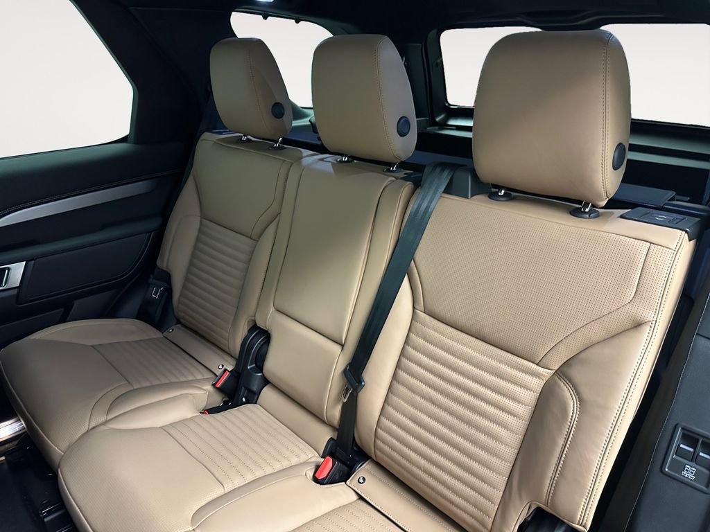 New 2026 Land Rover Discovery Limited Edition image 13