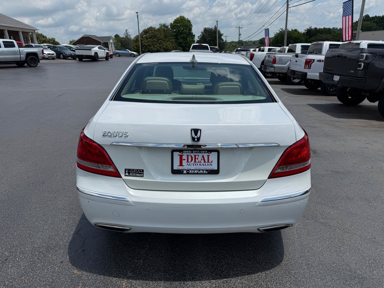 Used 2012 Hyundai Equus Signature RWD image 3