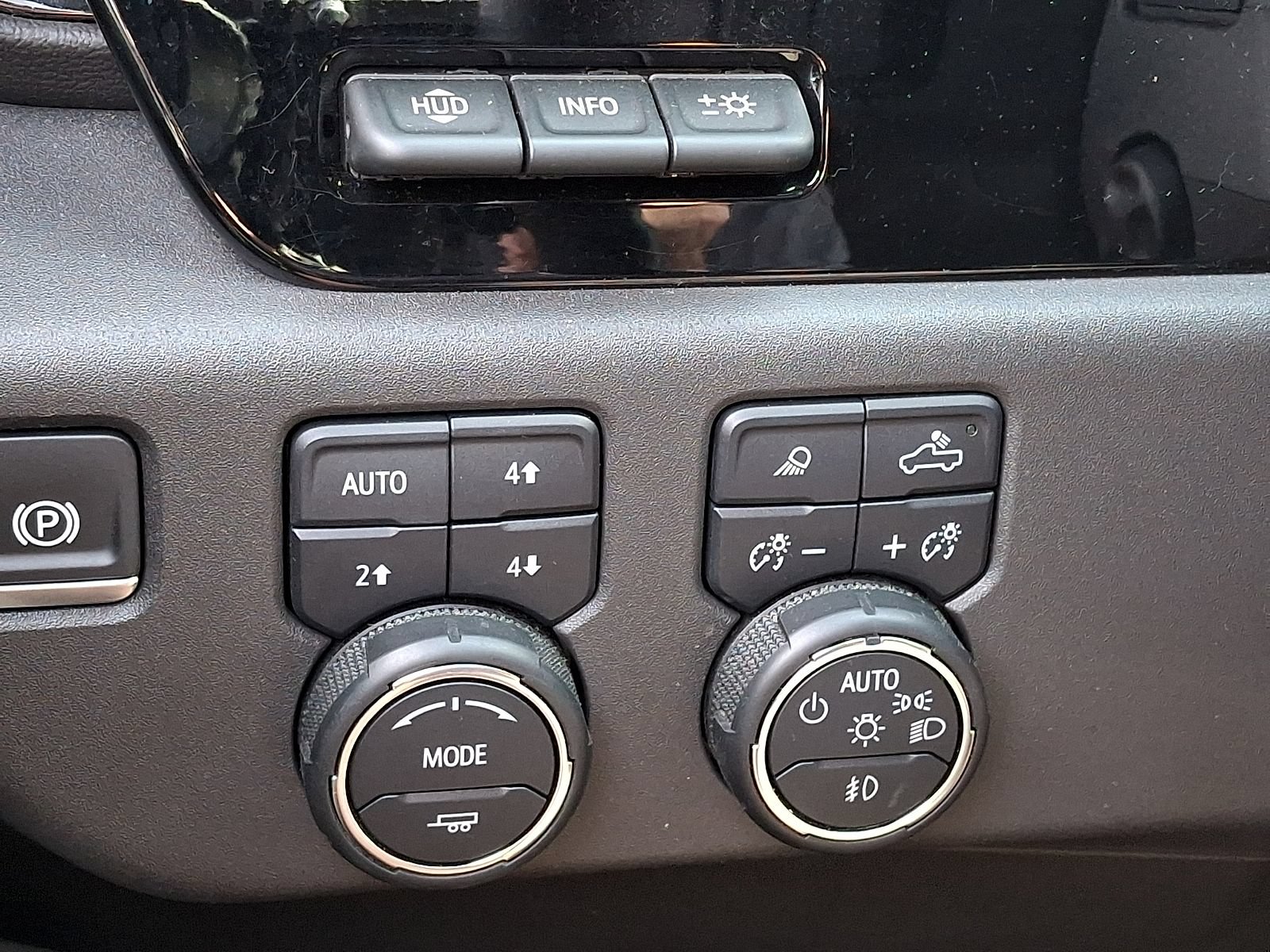Used 2024 Chevrolet Silverado 1500 ZR2 w/ Technology Package AWD/4WD image 22