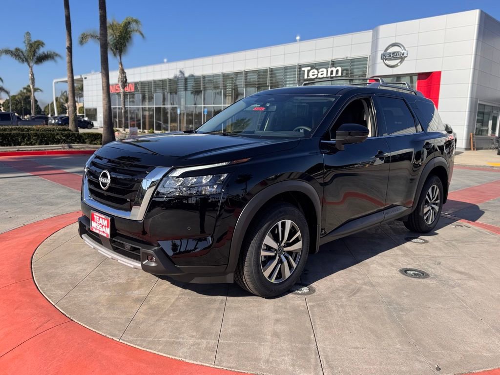 New 2025 Nissan Pathfinder SL image 4