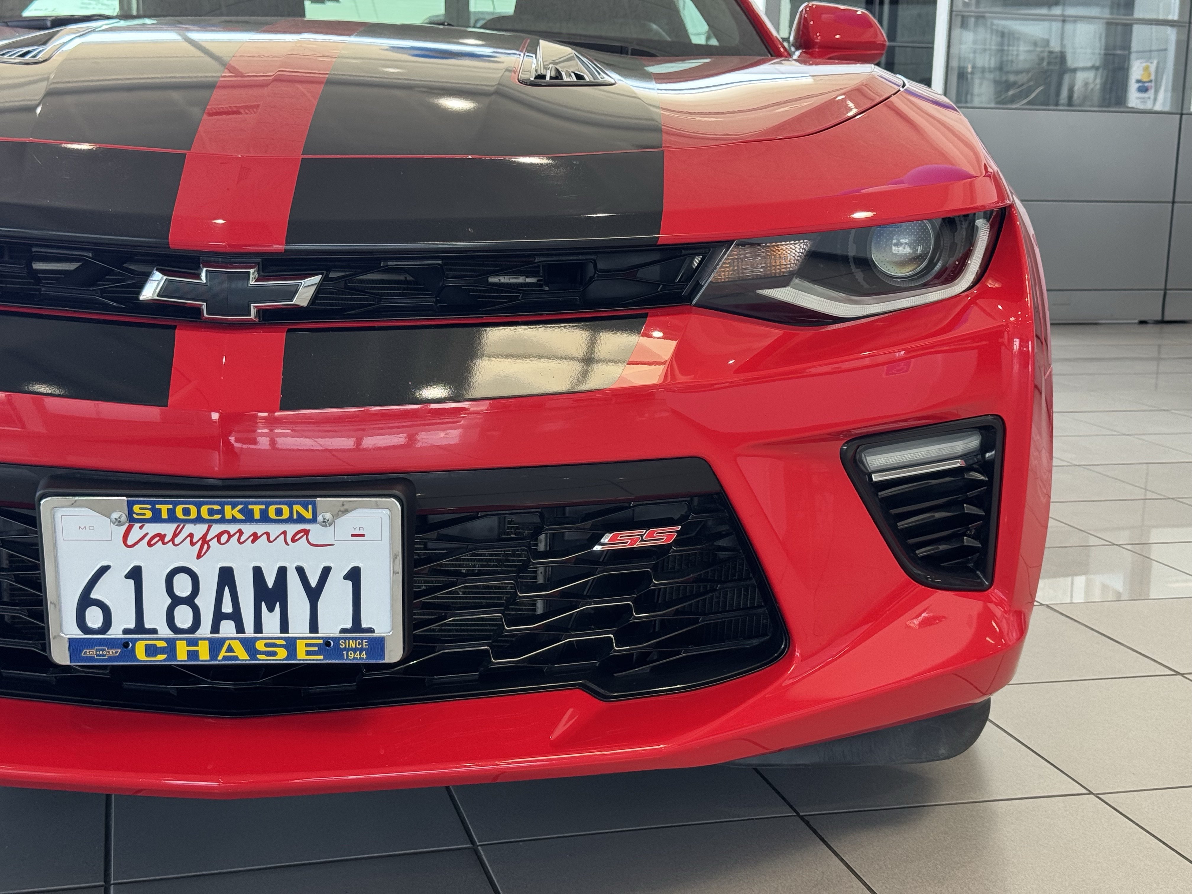 Used 2018 Chevrolet Camaro SS RWD image 4