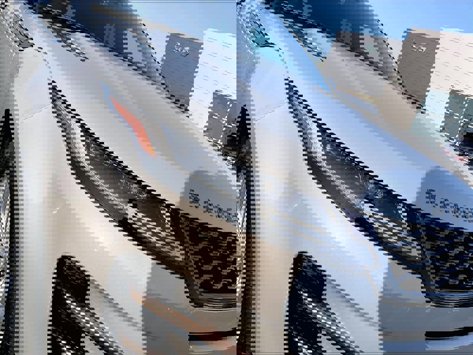 Used 2023 Land Rover Range Rover Evoque R-Dynamic SE image 30