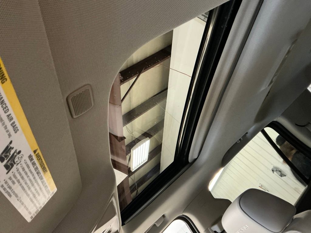 Used 2017 GMC Yukon Denali w/ Enhanced Security Package image 21