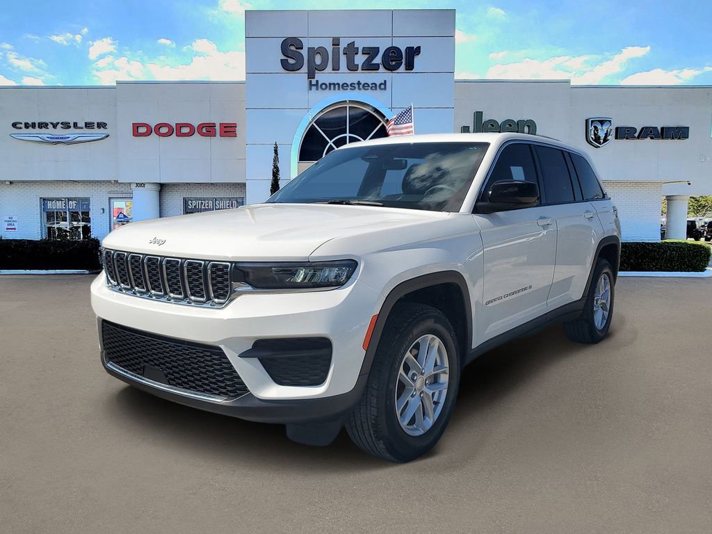 Used 2024 Jeep Grand Cherokee Laredo X w/ Luxury Tech Group I AWD/4WD image 4