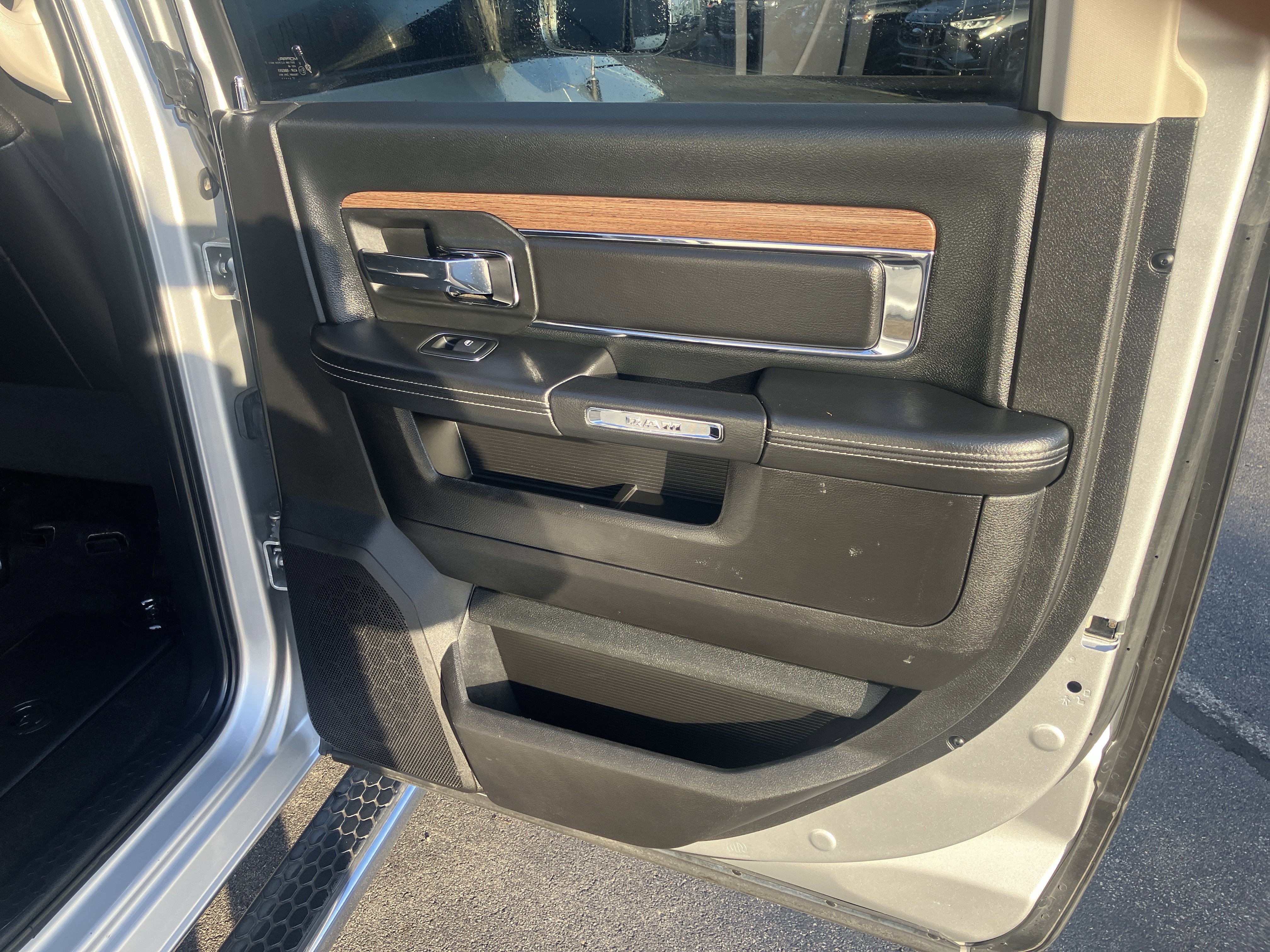 Used 2018 RAM 2500 Laramie AWD/4WD image 11