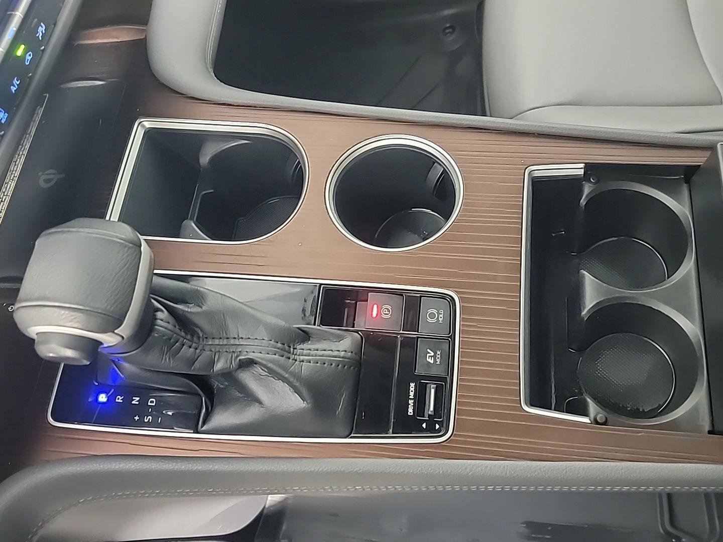 Used 2022 Toyota Sienna XLE w/ XLE Plus Package image 32