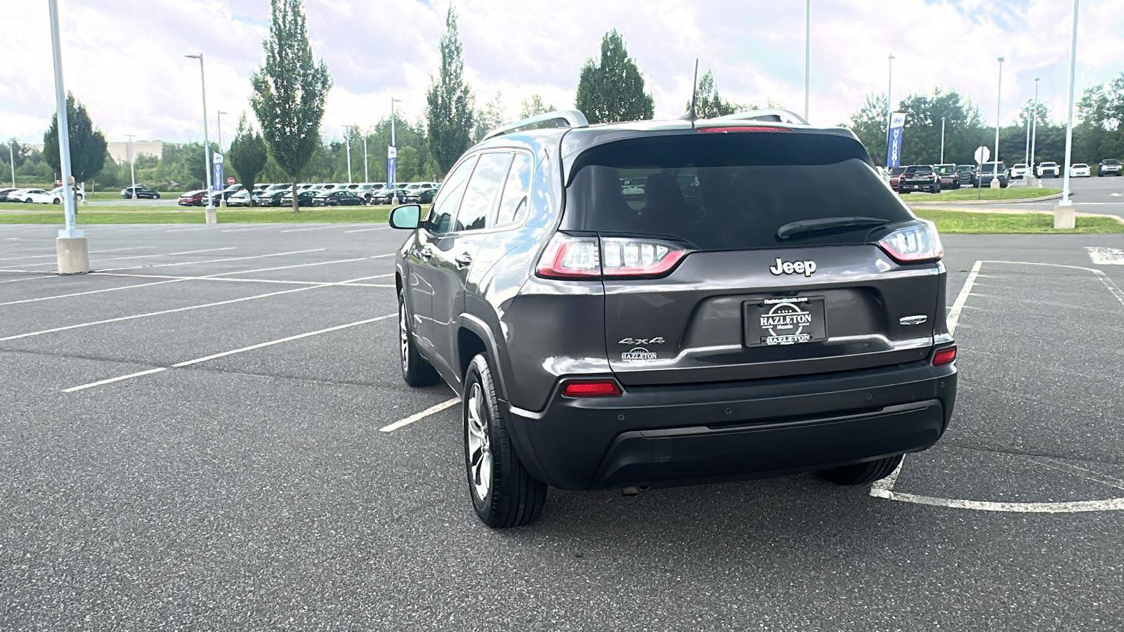 Used 2019 Jeep Cherokee Latitude Plus w/ Comfort/Convenience Group image 9