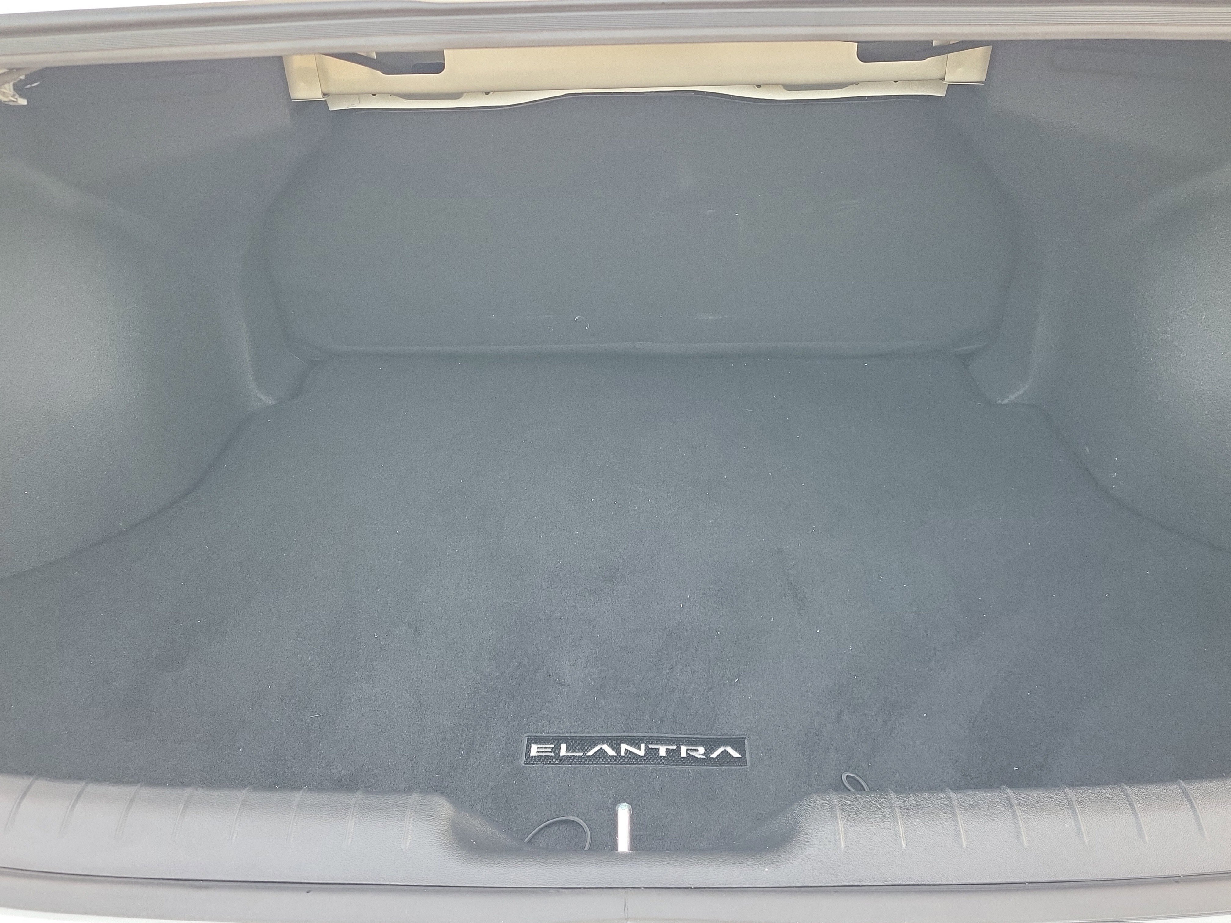 Certified 2025 Hyundai Elantra Sport image 7