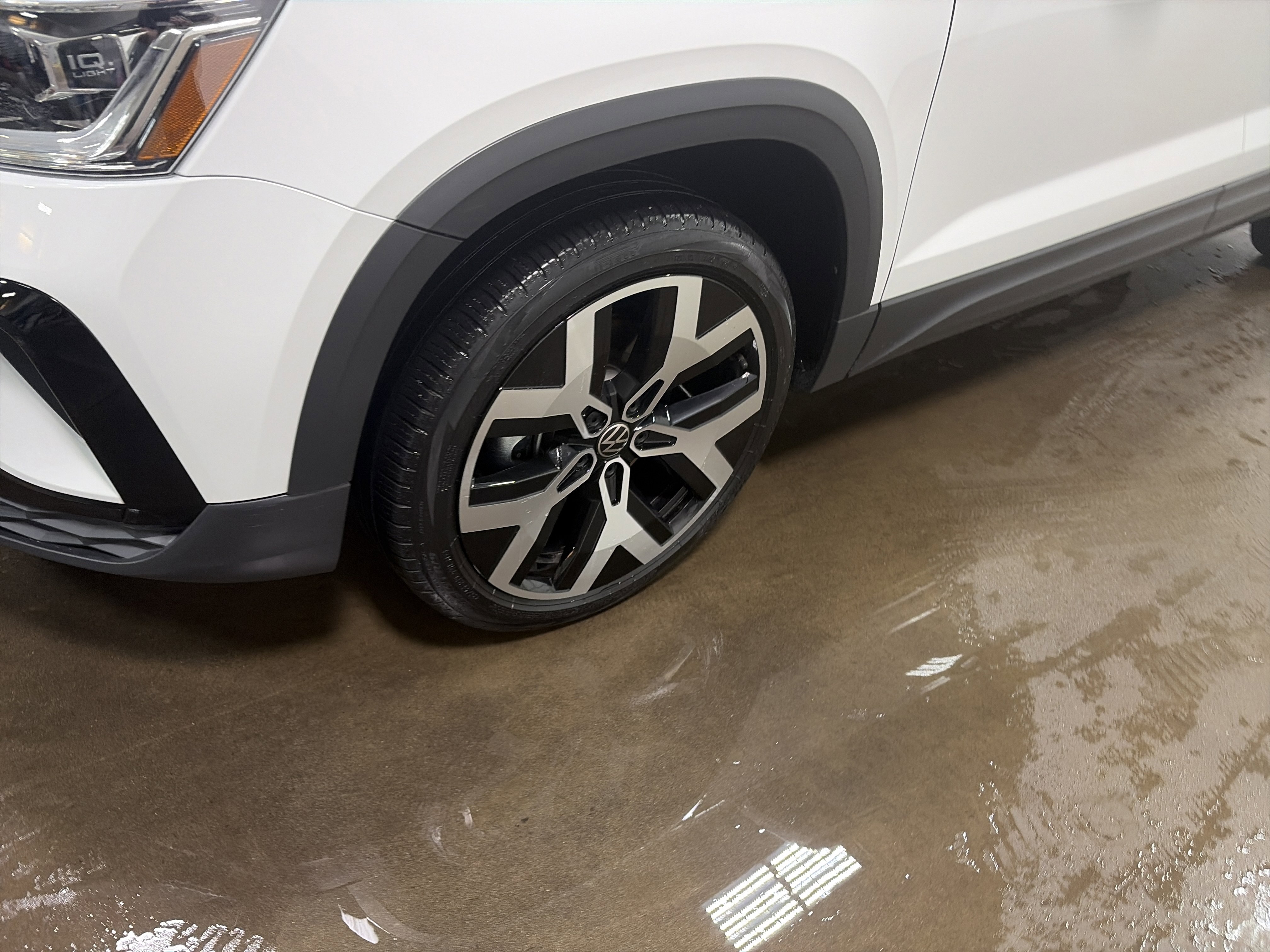 Certified 2022 Volkswagen Taos SEL AWD/4WD image 9